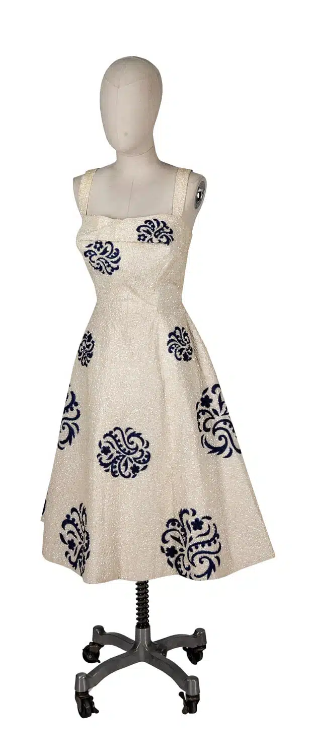 Foto von einem Damenkostüm von Lambert Hofer