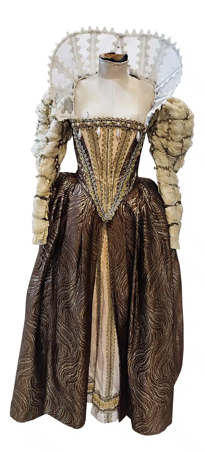 Foto von einem Damenkostüm von Lambert Hofer