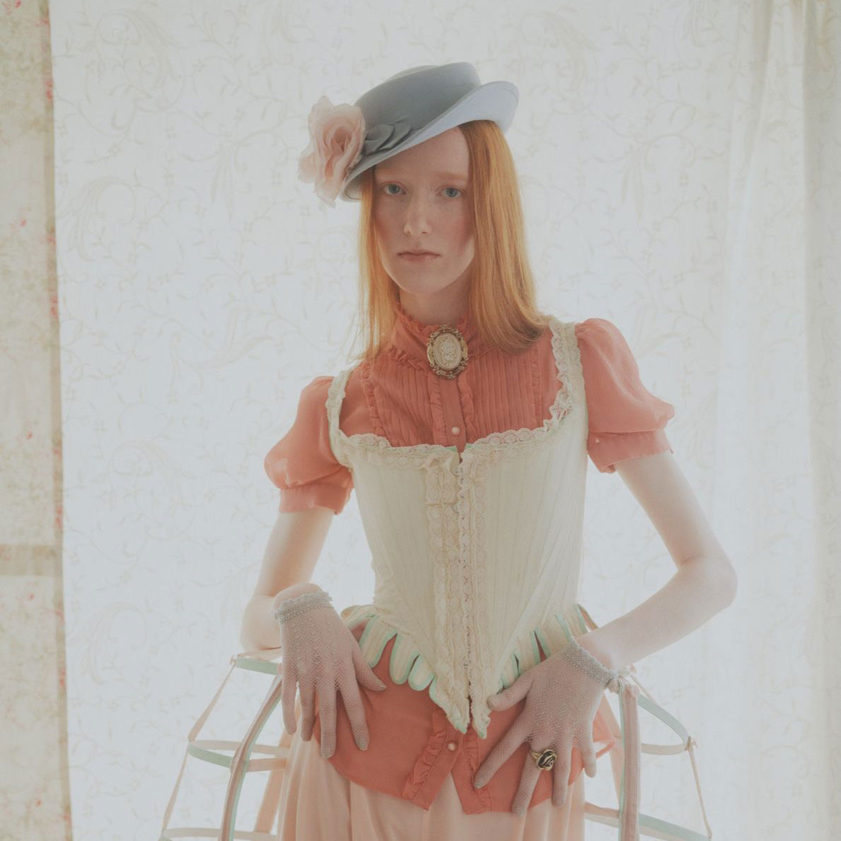 Lambert-Hofer-_Damenkostüme_03